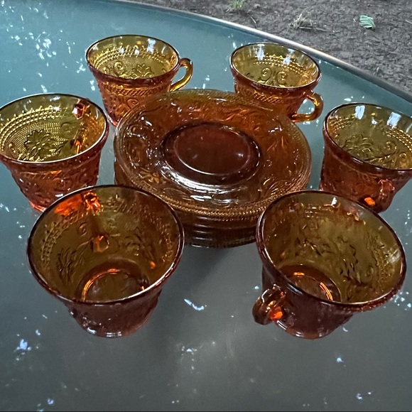 Amber Glass Sandwich Daisy Pattern Cups & Saucers, Vintage Tiara / Indiana Glass - Picture 6 of 16